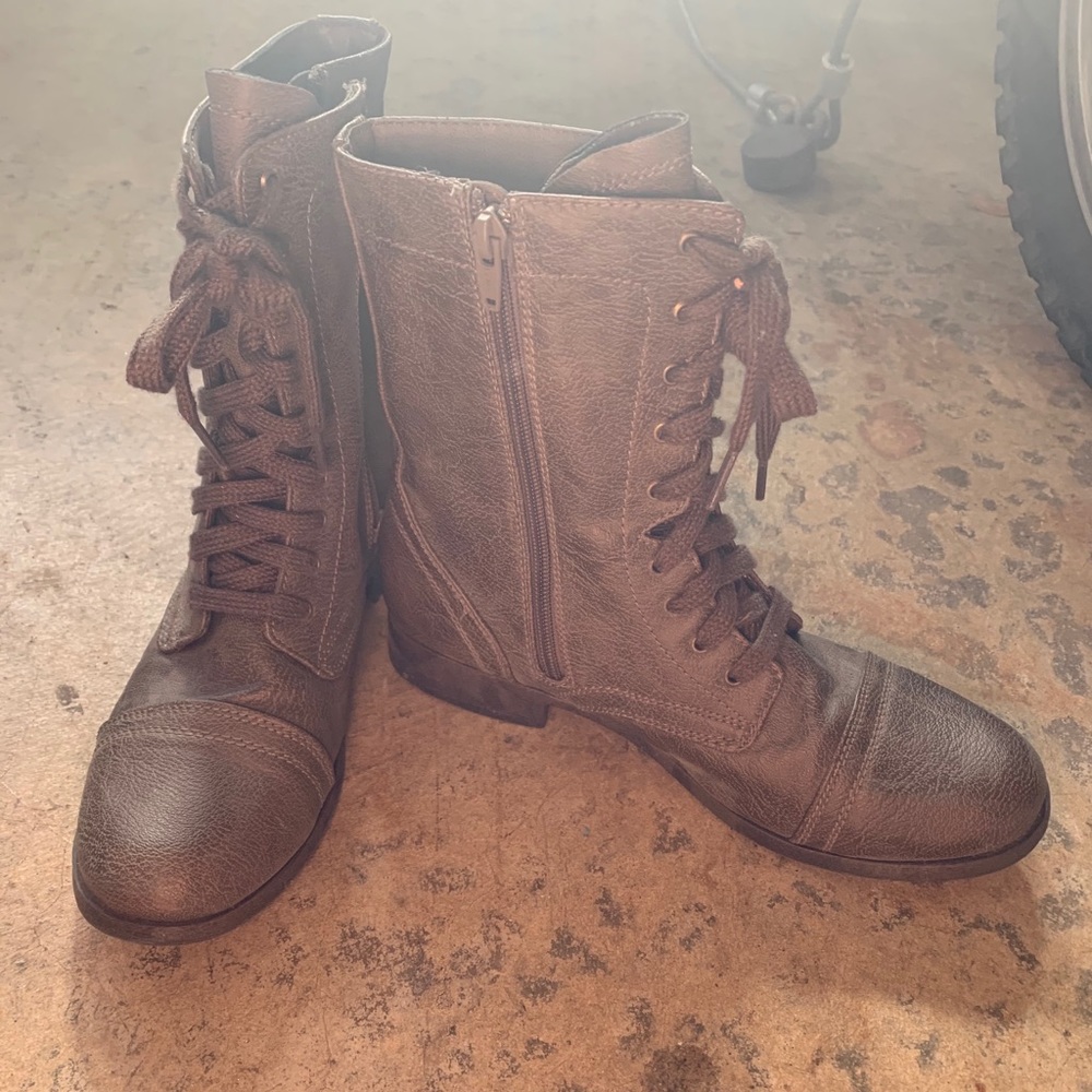 women’s combat boots